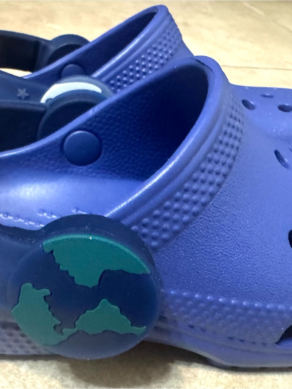 Crocs UFO Lighted Clog - Picture 9 of 12